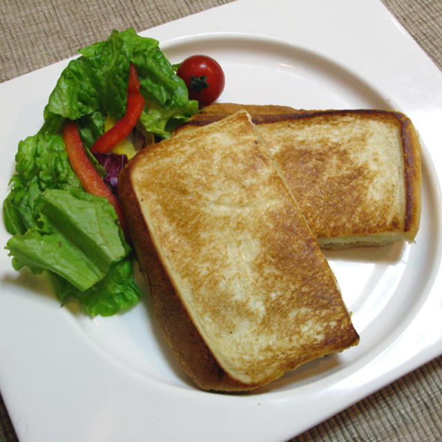 ■ツナとケーパーのホットサンド