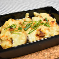なす豚キムチのチーズ焼き【ぐんまクッキングアンバサダー】なすとチーズがとろーり、キムチの素で味つけ簡単おつまみ。