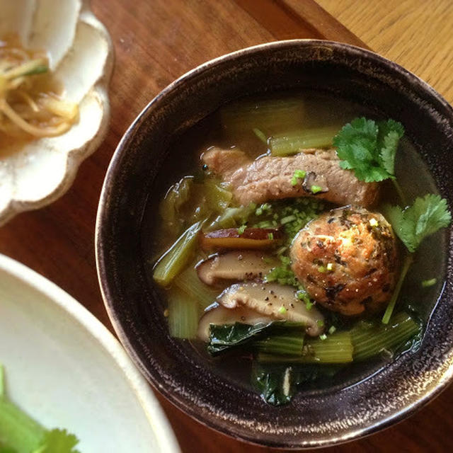 ごろごろ肉団子とタア菜のこっくり椎茸スープ