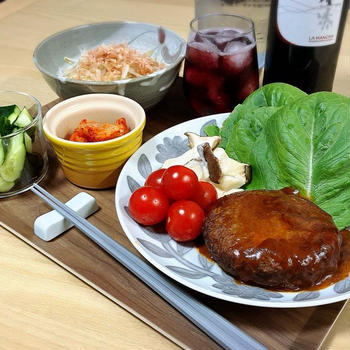 チーズインハンバーグ　もやしと茗荷だし和え　の献立。