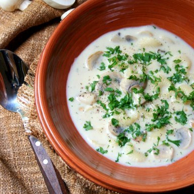 Mushroom Bisque with Farfalleパスタ入りマッシュルームビスク