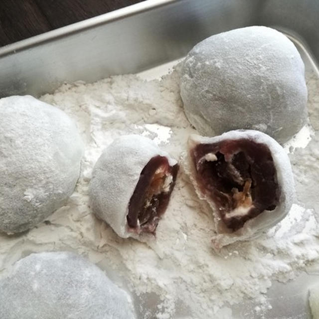 製餡所で買ったあんこで大福２つ。