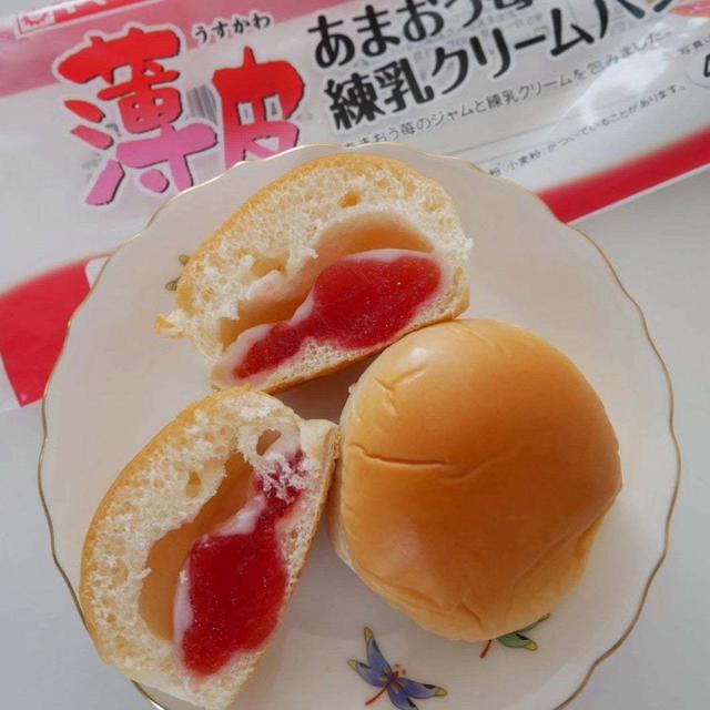 薄皮あまおう苺ジャム＆練乳クリームパン#今日のおやつはこれ
