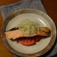 香りソルトで*鮭のバター焼き ハーブオニオン添え