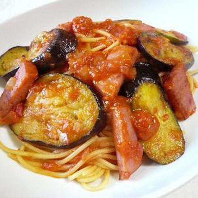 完熟トマトソースと茄子のスパゲッティ