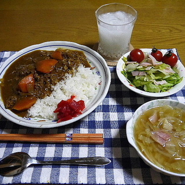 【夕食】激辛カレーライス・レタスのサラダ・きゃべつとベーコンのスープ…
