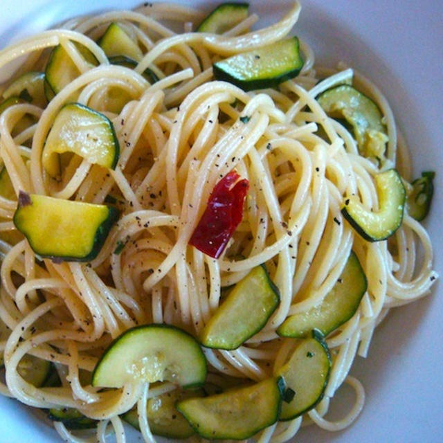 ズッキーニとアンチョビのスパゲティ