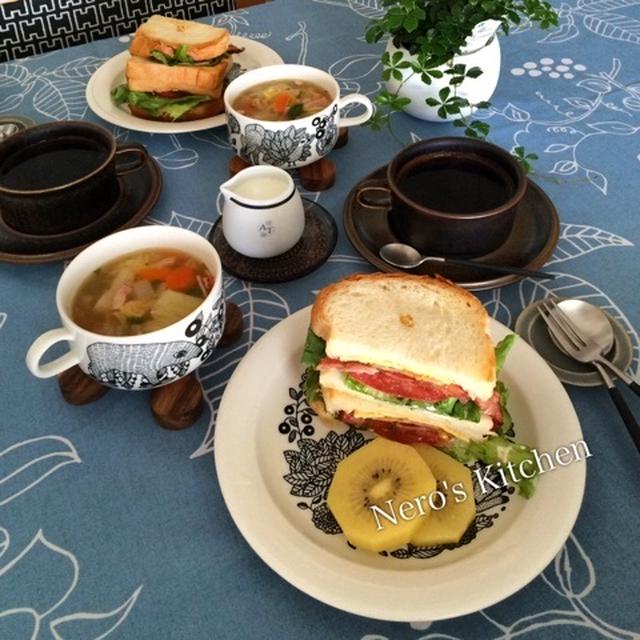 BLTサンドイッチと野菜スープで朝ごパン♪
