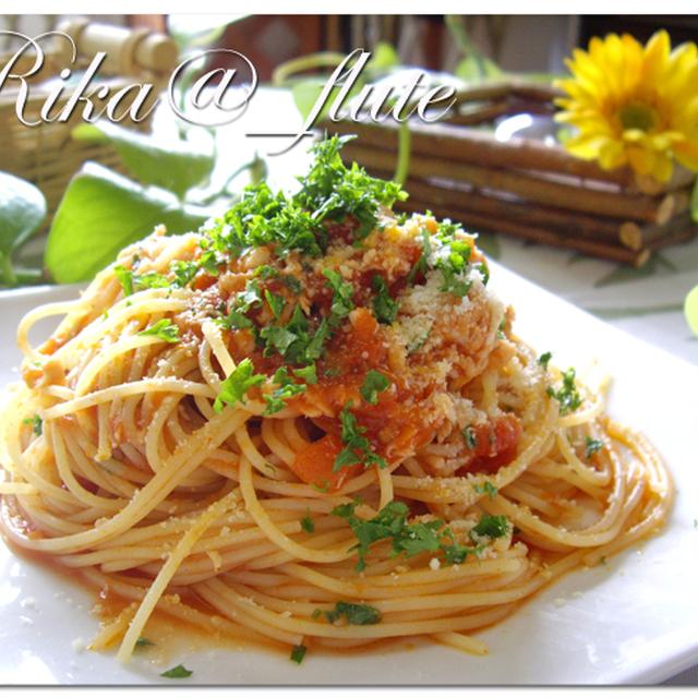 鶏ささみとパセリのトマトソースパスタ