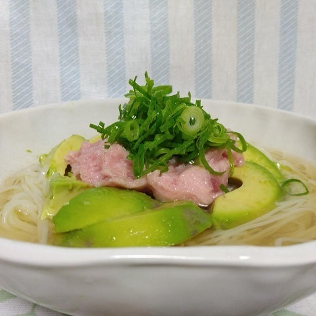 ねぎとろアボカドそうめん