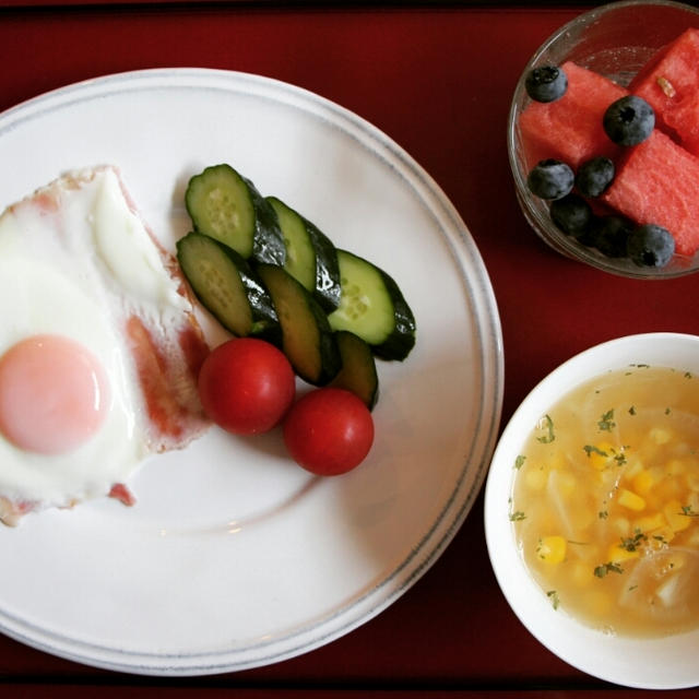 ベーコンエッグの朝ごはん✴市販のシュウマイで楽チン弁当✴ポークステーキの夕ごはん