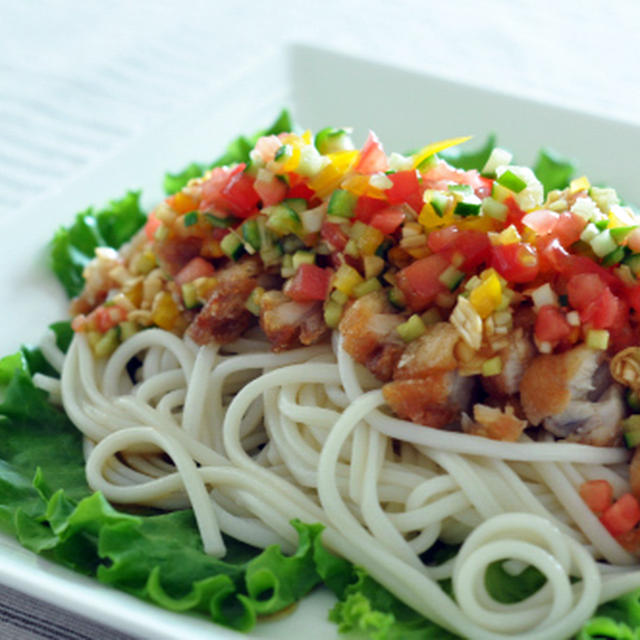 彩り野菜の油淋鶏うどん