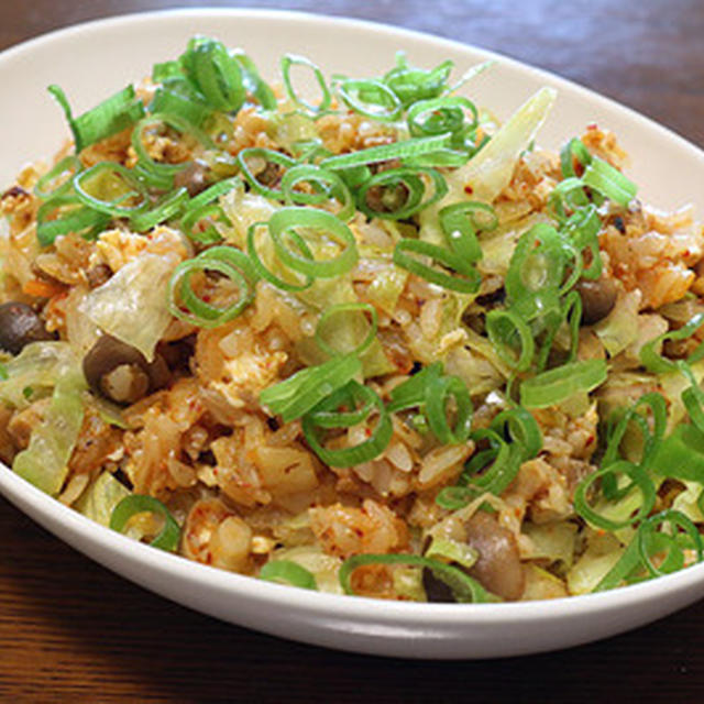 昼ご飯に「キムチレタスチャーハン」