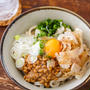 ちょい足し調味料でおうちうどんがワンランクアップ！ごま油香る♪納豆ぶっかけうどん♡