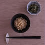 塩麹で炊く玄米。　と、にんじんの葉っぱの常備菜。