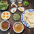 中村屋カリービーフルンダン・チキンクルマ・ナン・茹卵・空豆・パクチー・ルッコラスナップエンドウパ