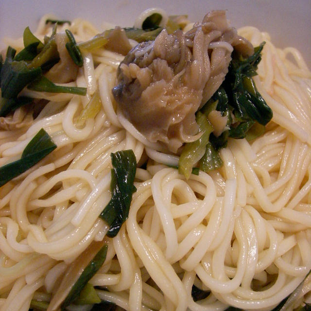 ネギ舞う酒蒸しで♪ニラだく麺