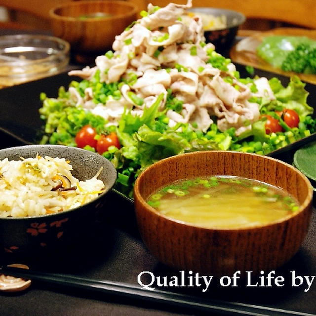 豚しゃぶサラダ、わらび入り炊き込みご飯　ほか