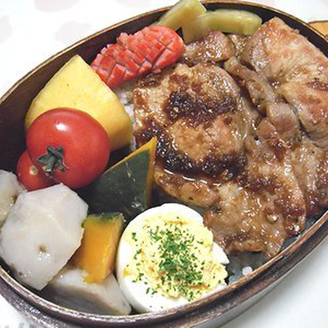 豚しょうが焼き丼弁当。階段で遊ぶあんこ２