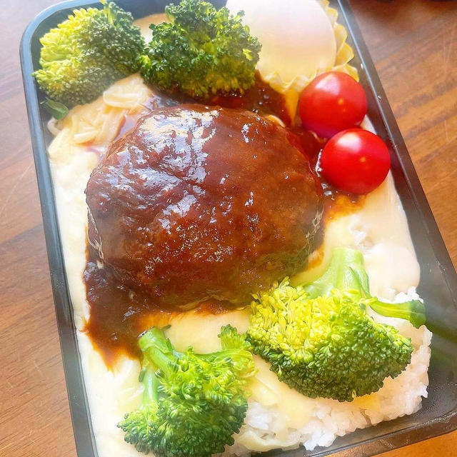 ハンバーググラタン弁当です！！