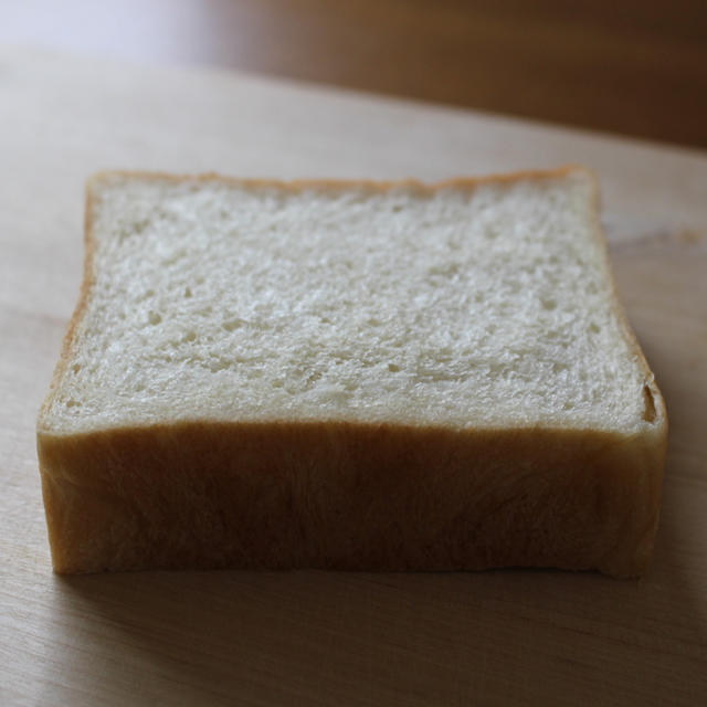飽きのこないシンプルな食パン