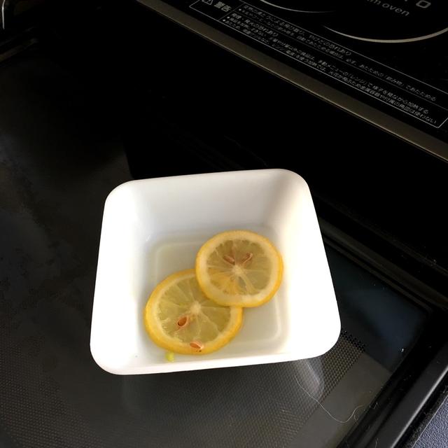 電子レンジを素早く脱臭するコツ