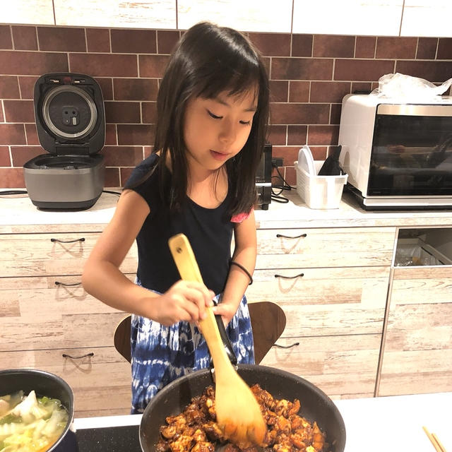 晩御飯は娘がデミグラオムライスを作りました！