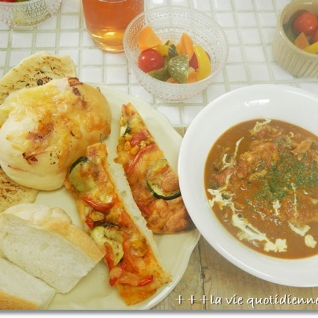 お初のピザロースターで焼くパン、ナ～ンだ(笑)