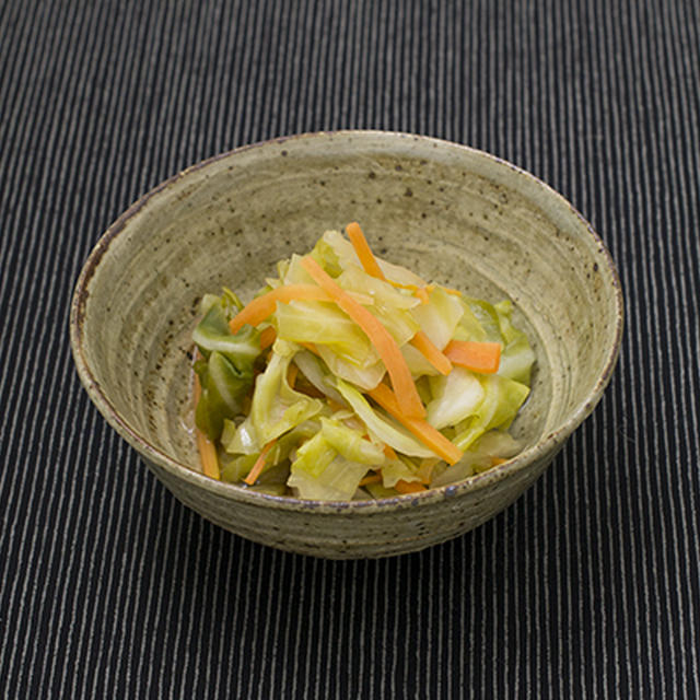 レシピ--春キャベツのお酢煮・酒のつまみに副菜に/志村睦彦氏作の三島手飯椀