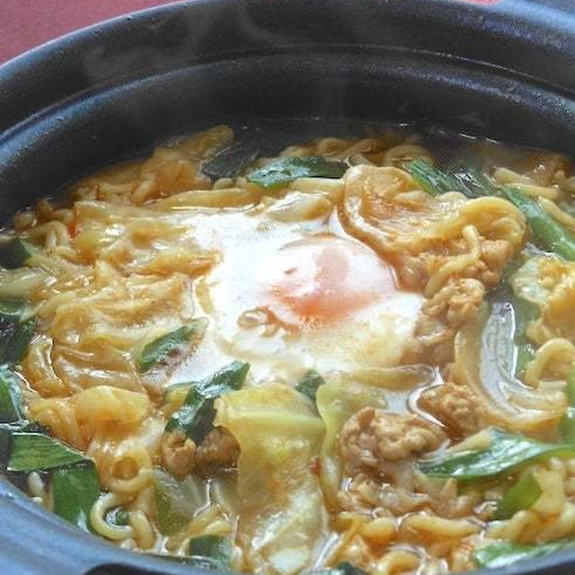 野菜たっぷり〜でピリ辛！春キャベツの煮込み台湾ラーメン。