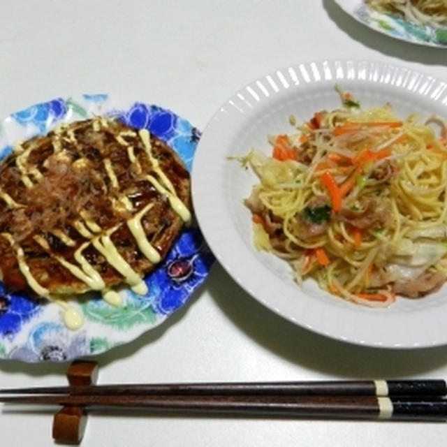 お好み焼きセット・ソースだけじゃなんなんで塩焼きそばで。