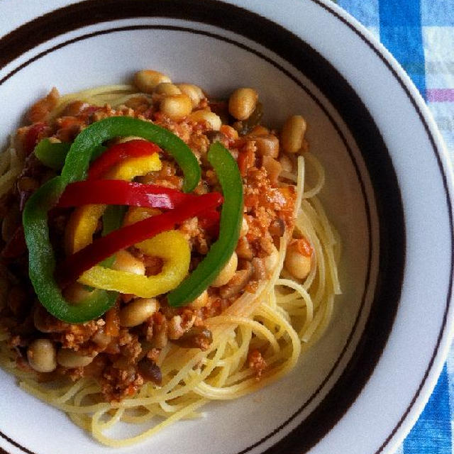 鶏ひき肉と大豆のトマトパスタの朝ごはん