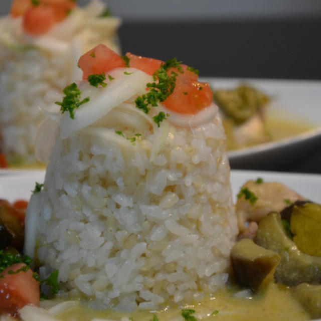 ストウブで「ラタトゥイユカレー」と無印のグリーンカレーの合いがけ