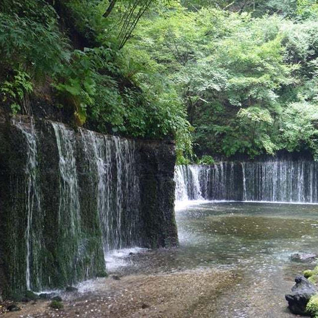 軽井沢旅行。白糸の滝～鬼押出し園～ハルニレテラス。