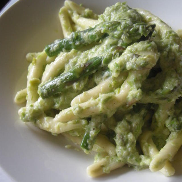 Casarecce agli asparagi アスパラのピュレーで和えたパスタ