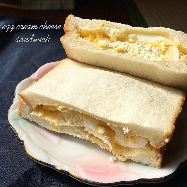 今朝はガッツリな卵クリームチーズサンドイッチ