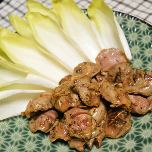 砂肝のコンフィ。柔らかいけど食感もあるお酒が進むおつまみ。