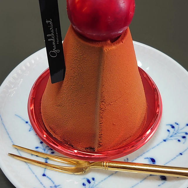 パティスリーグランシャリオのケーキとしらすトースト