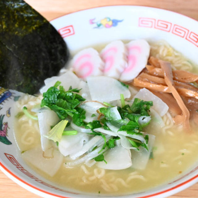 七草ラーメン＆七草がゆ。サッポロ一番塩ラーメンで簡単、七草の変わった楽しみかた。