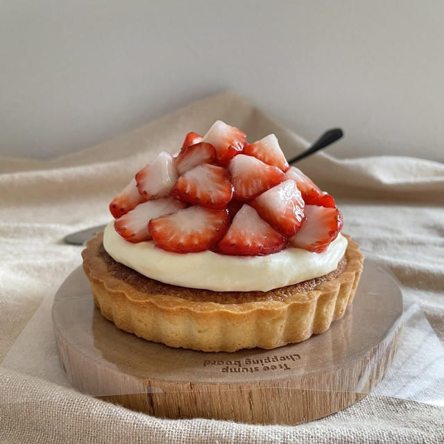お久しぶりのいちごタルト🍓簡単カスタード生クリームでおいしくデコレーション♥