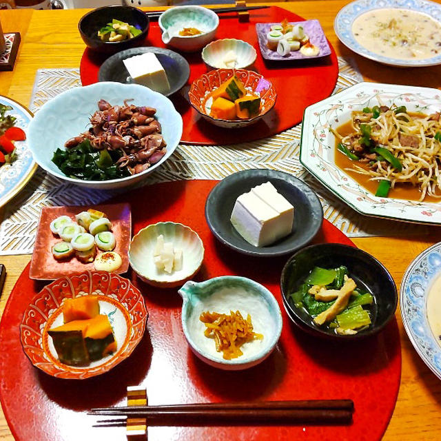 ラム肉野菜炒め、鶏ぽん酢煮サラダ、ほたるいか酢味噌食べ放題(笑)、小鉢6品とかで晩酌