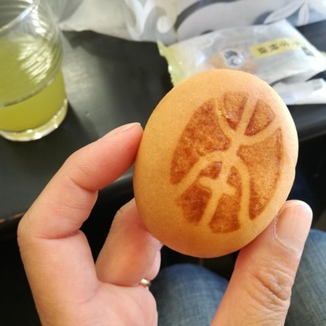 今日のあんこ#14  あんこも美味しいけど皮も味わってほしい。総本家駿河屋、金の本ノ字【和歌山県】　