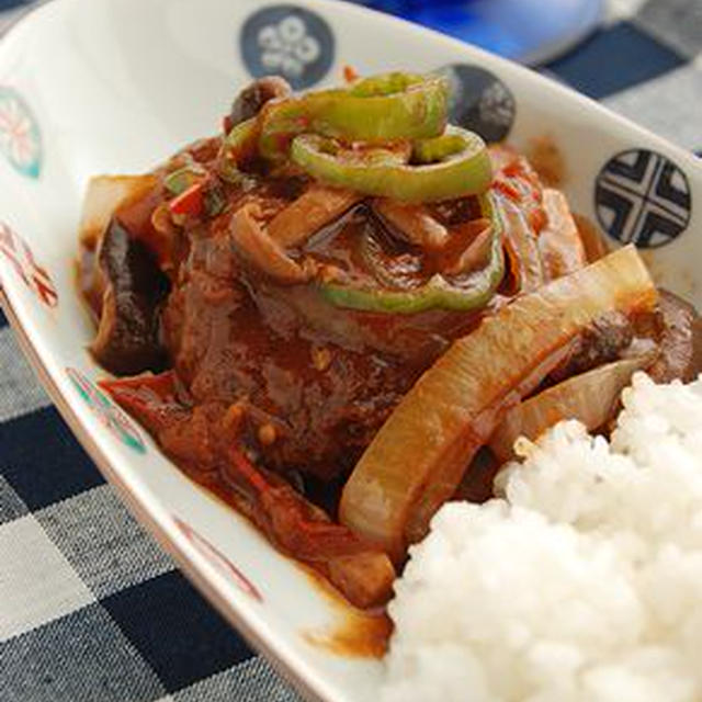 煮込みハンバーグとカンパーニュ