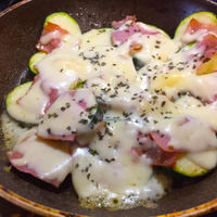 《お手軽おつまみ》ズッキーニとベーコンのチーズ焼き