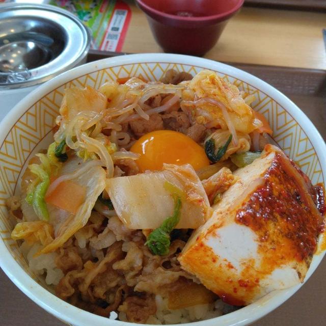 すき家の月見旨辛すきやき牛丼#私のごはん