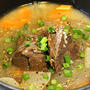 コラーゲンたっぷり牛すね肉でホロホロ韓国コムタン風スープ☆