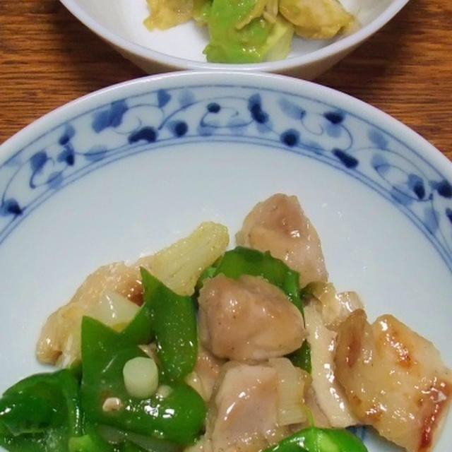 鶏肉とピーマンの炒め物とサラダチキンとアボカドのわさび醤油和え