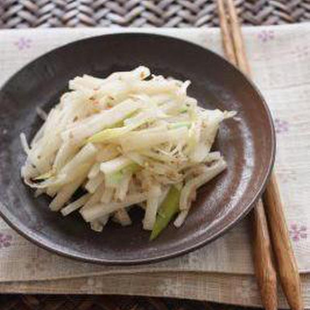 せん切り大根とねぎのごま塩キンピラ