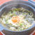あったまる〜たっぷりワカメにネギと卵で、ホッとする、シンプル煮込みうどん。