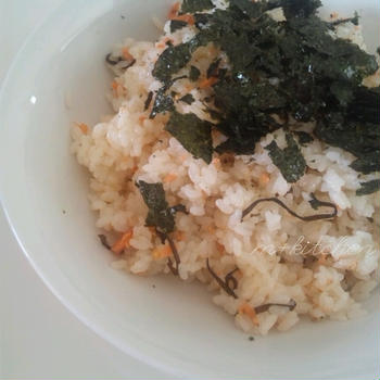 簡単お昼ご飯 ～鮭と塩昆布のちらし寿司～